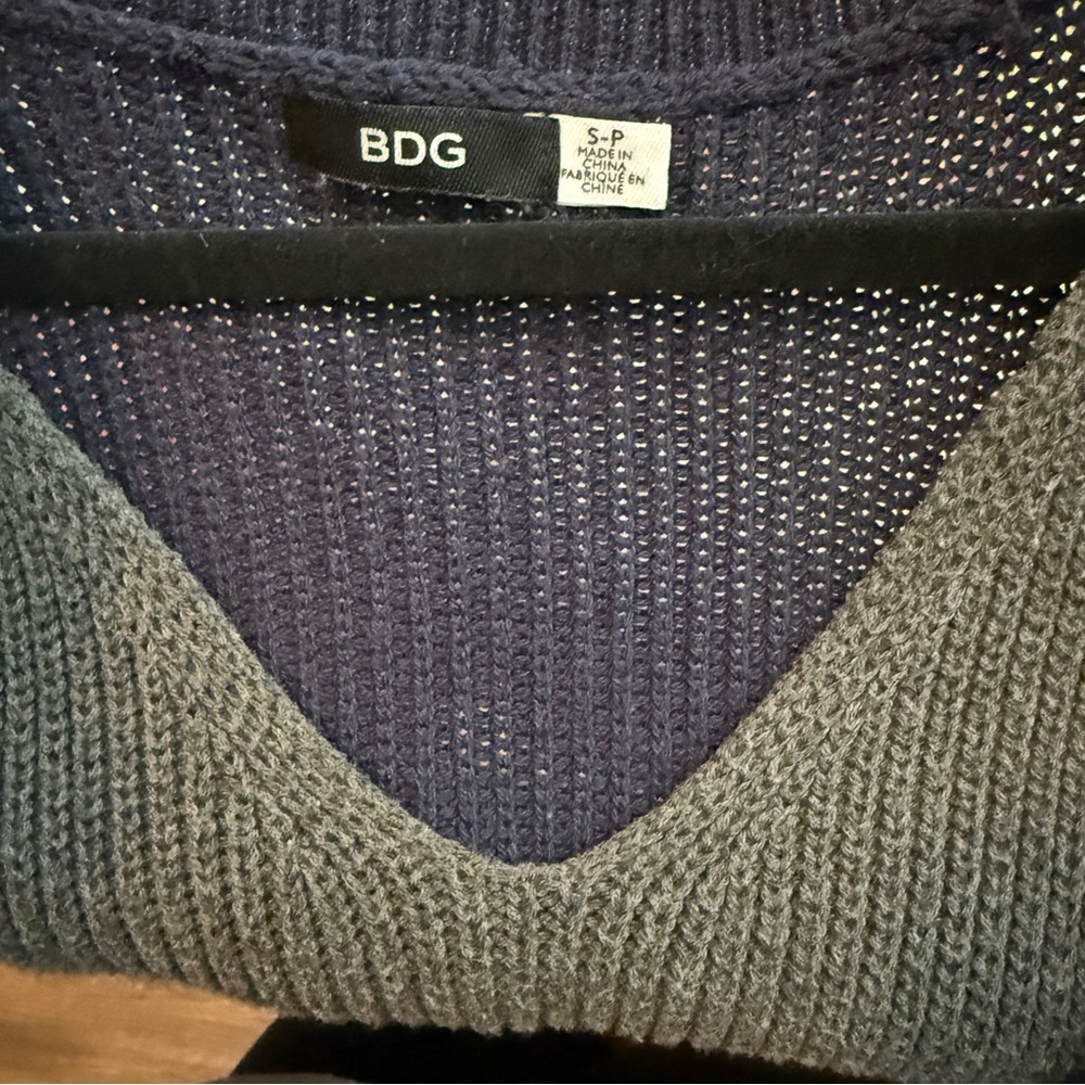 Urban Outfitters Navy Blue & Gray Women’s Sweater - Picture 6 of 6